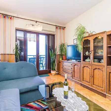 아파트 With A Parking Space Kastav, Opatija - 13568 카스타브